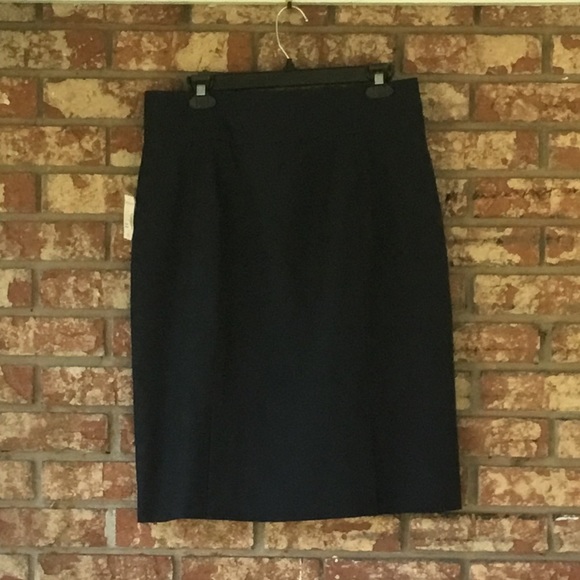 YOVS Skirt - Picture 3 of 4